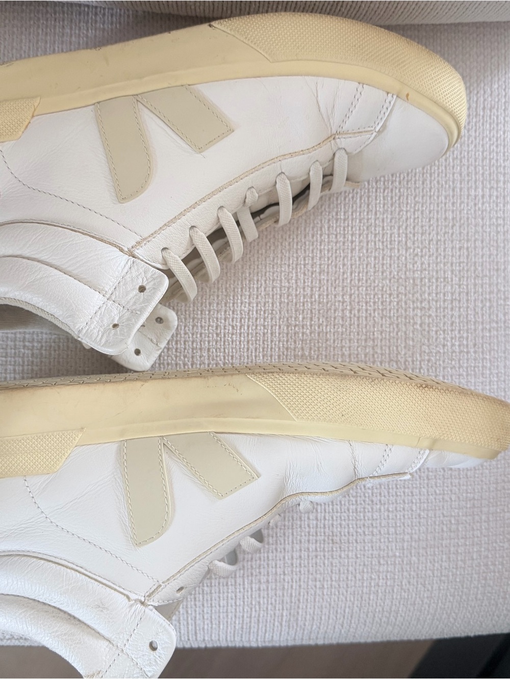 MEN’s VEJA Berlin Sz 9 White High-Top Leather Sneakers with Cream Sole